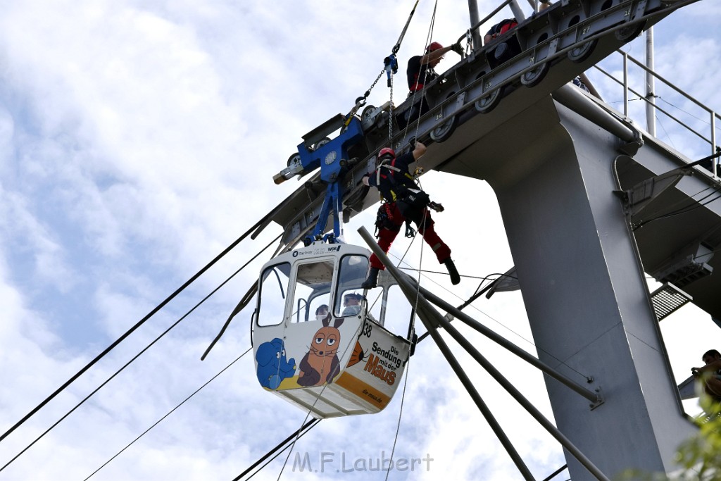 Koelner Seilbahn Gondel blieb haengen Koeln Linksrheinisch P069.JPG - Miklos Laubert